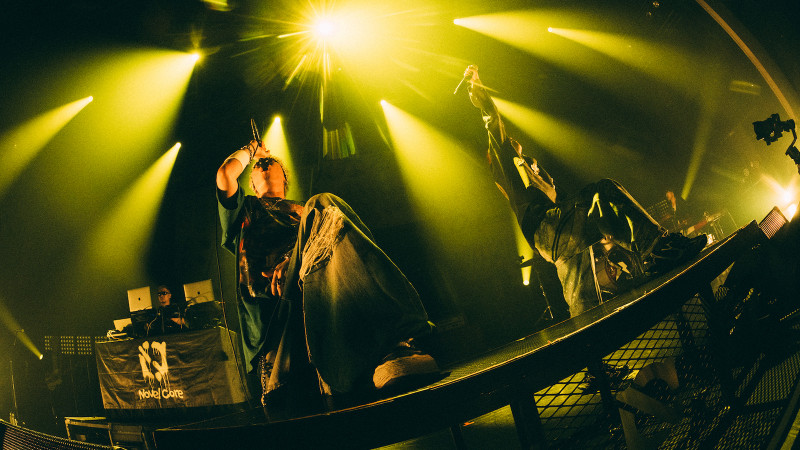 JUBEEがサプライズ客演参加で『Novel Core PERFECTLY DEFECTiVE TOUR 2026』を熱狂させた「ビリビリ -Remix-」ライブ映像を公開！